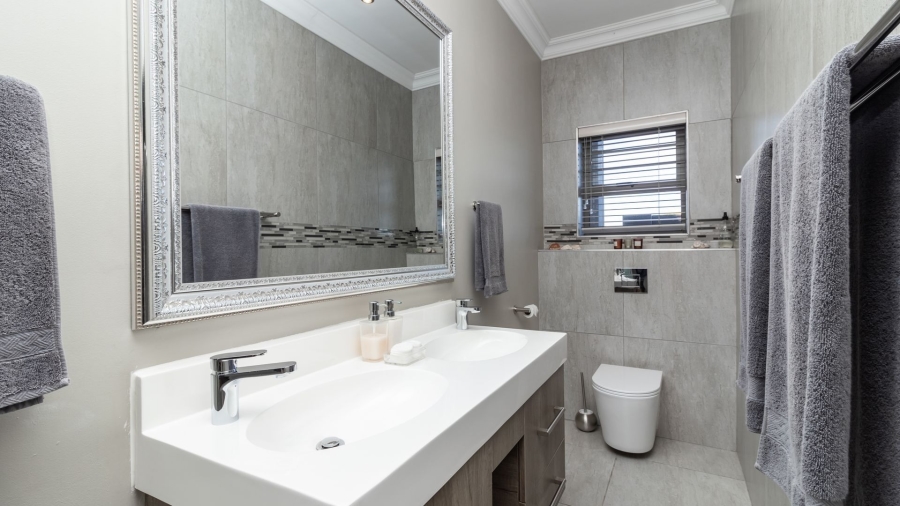 6 Bedroom Property for Sale in Kleinbaai Western Cape